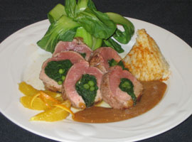 Longe d'agneau farcie aux épinards et asperges